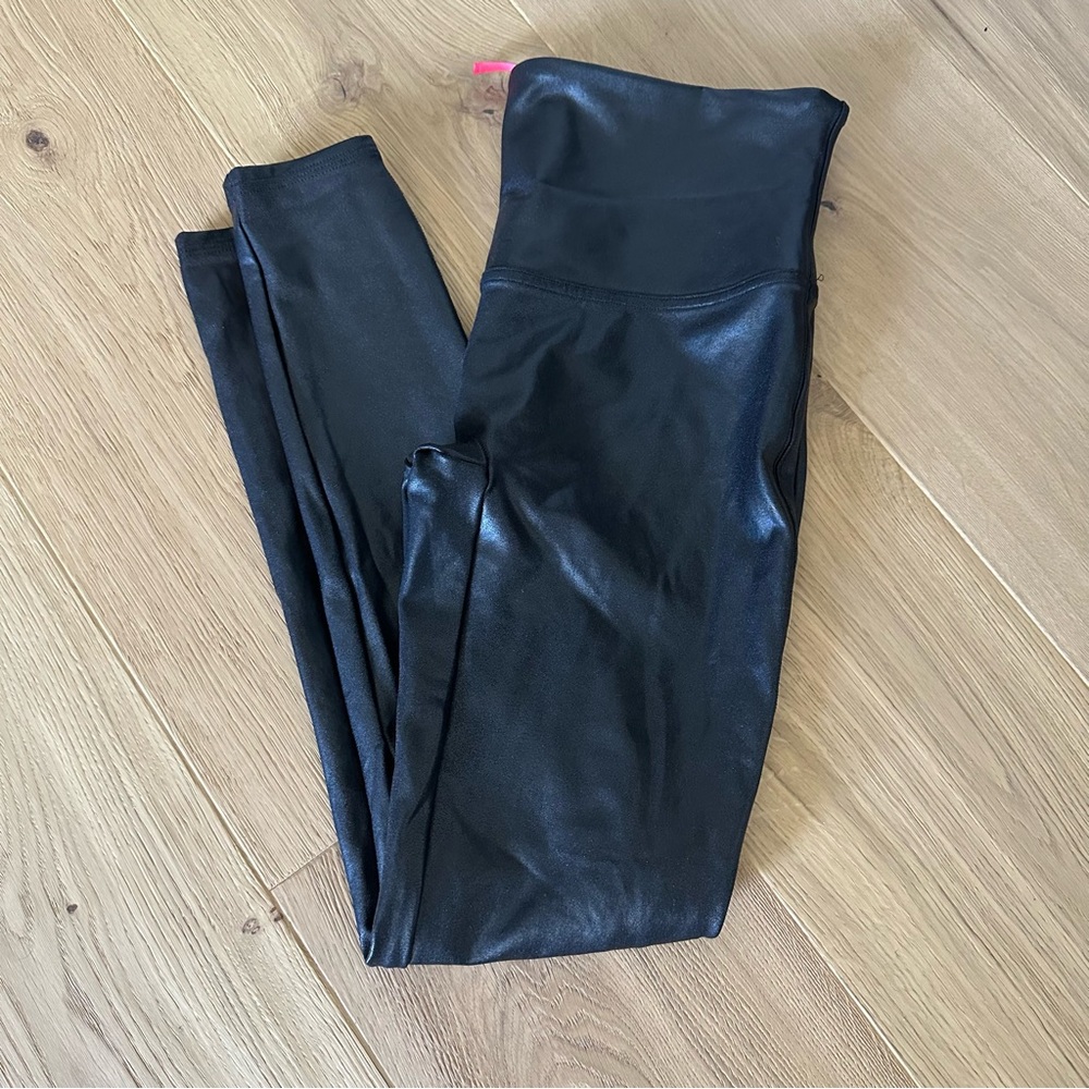 Spans Faux Leather Leggings